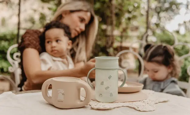 Cele mai utile accesorii de hrănire bebe